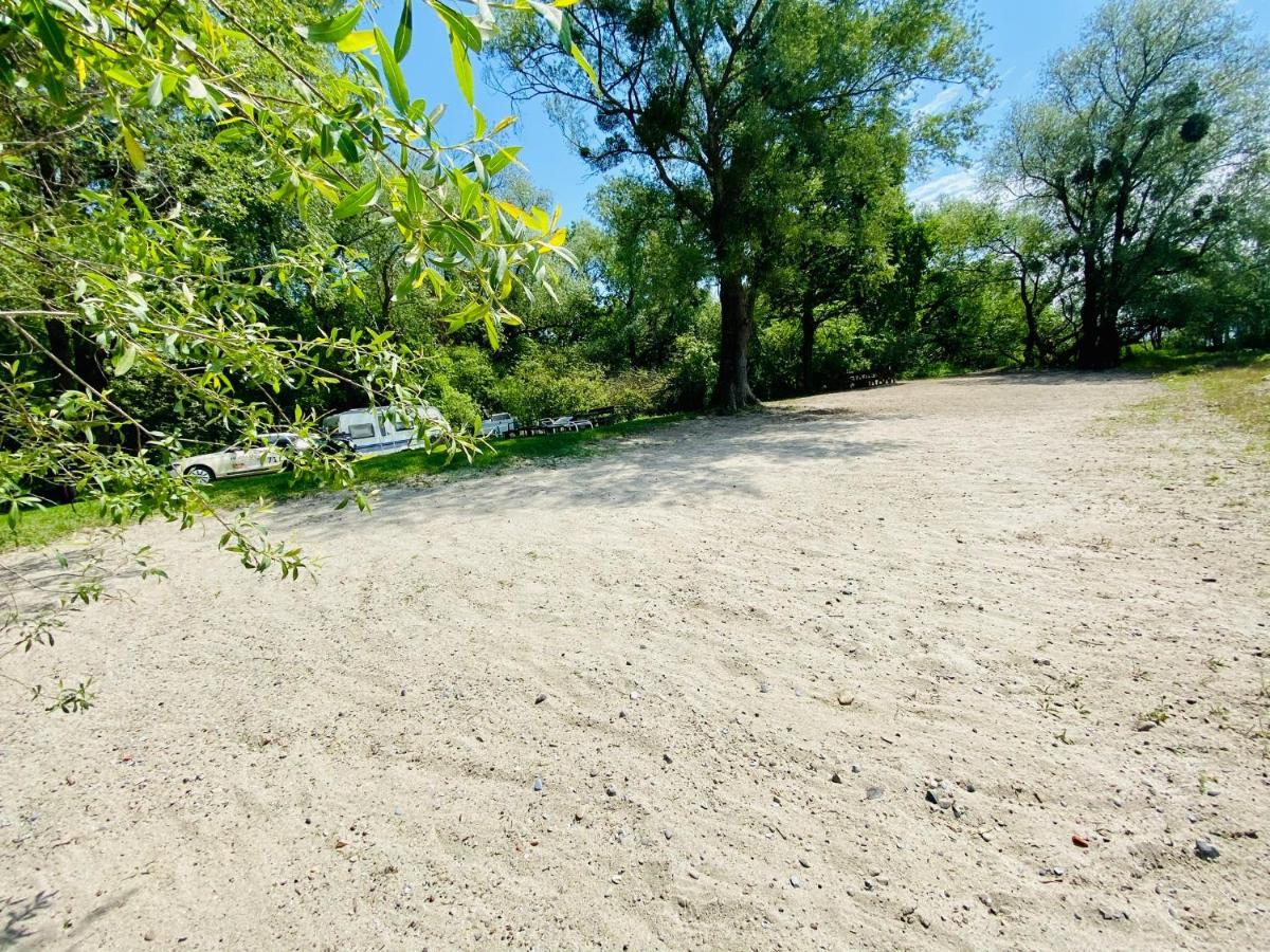 Ferien-Apartment Silberweide Mit Privatstrand Friedrichshafen Luaran gambar