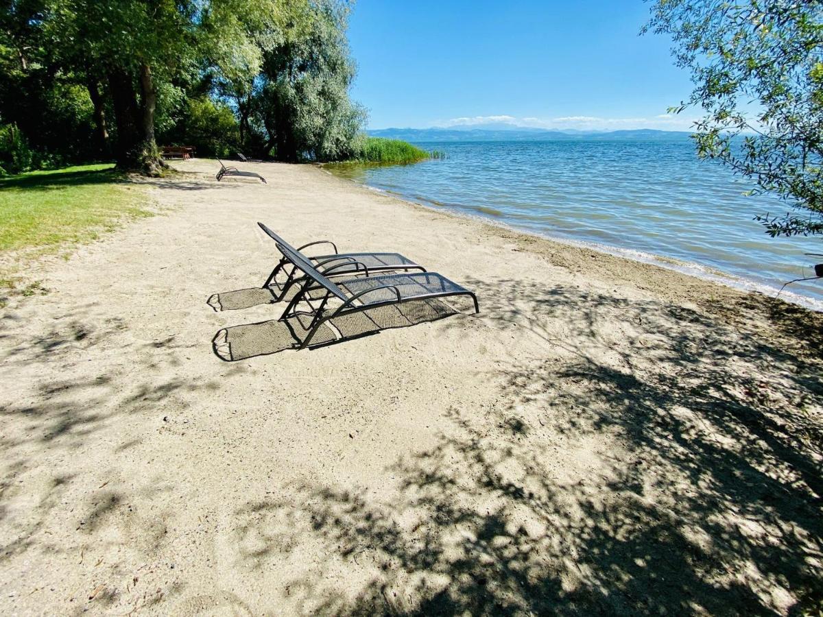 Ferien-Apartment Silberweide Mit Privatstrand Friedrichshafen Luaran gambar